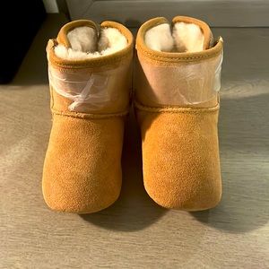 UGG BABY girl BOOTS SIZE 4/5